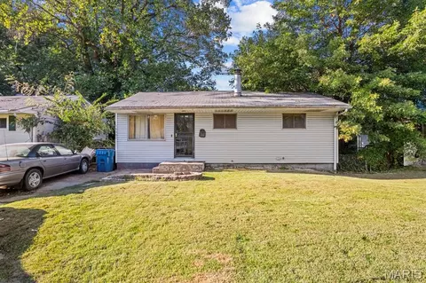 10601 Spring Garden Dr, Saint Louis, MO 63137