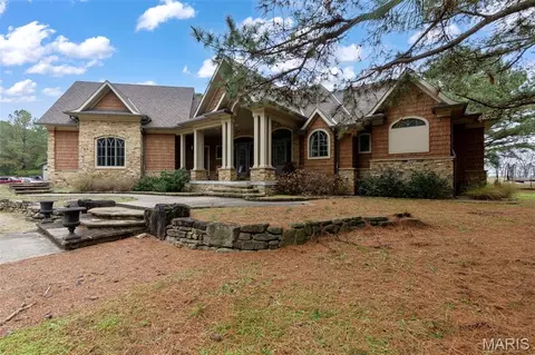 1355 Ridgeway Cir, Benton, MO 63736