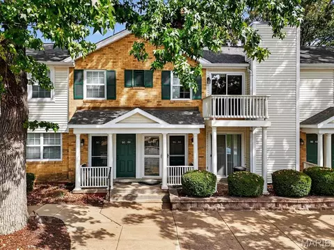 9067 Wrenwood Ln, Brentwood, MO 63144