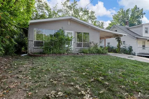 3244 Chaucer Ave, Saint Ann, MO 63074