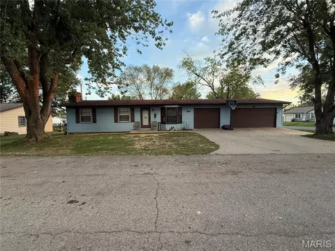 1911 Yale Dr, Scott City, MO 63780