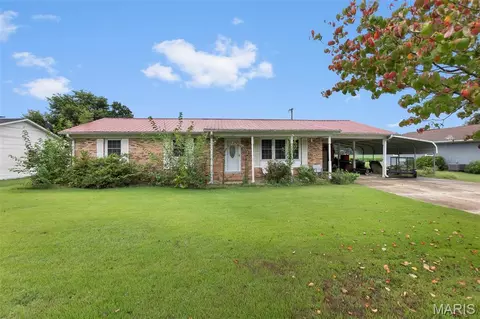 7 E Willow Dr, Charleston, MO 63834