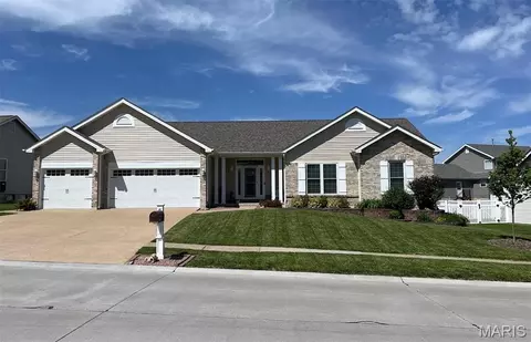 2053 Lick Creek Dr, Wentzville, MO 63385