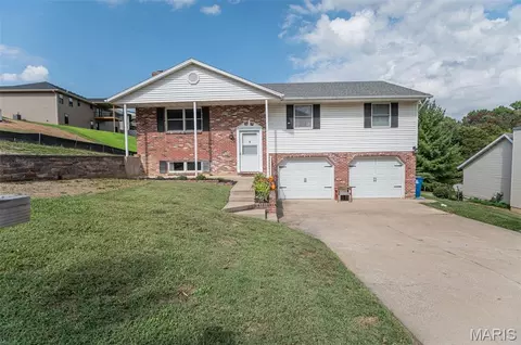 2707 Renns Lake Rd, Jefferson City, MO 65109