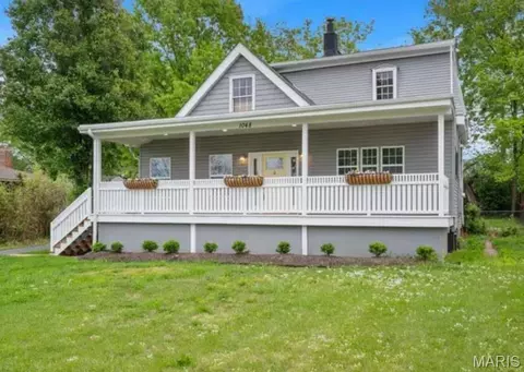 1048 Martha Ln, Saint Louis, MO 63119