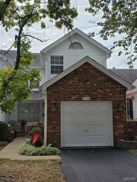 3124 Autumn Shores Dr, Maryland Heights, MO 63043