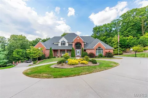 2213 Crown Point Dr, Cape Girardeau, MO 63701