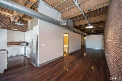 Living - 1312 Washington Ave #3B, Saint Louis, MO 63103 photo 2 of 5
