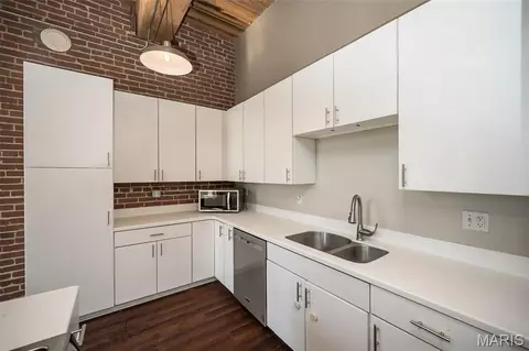 Kitchen - 1312 Washington Ave #3B, Saint Louis, MO 63103 photo 4 of 8