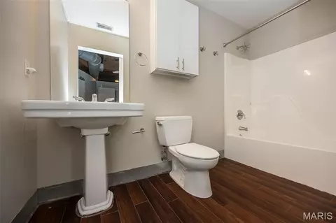 Bath - 1312 Washington Ave #3B, Saint Louis, MO 63103 photo 5 of 5