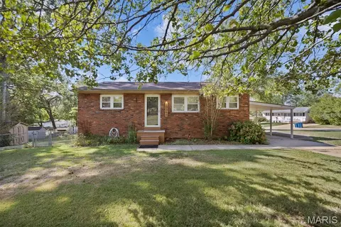 10360 Roscommon Dr, Saint Louis, MO 63123