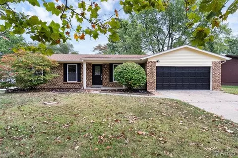 54 Dogwood Ln, Saint Peters, MO 63376