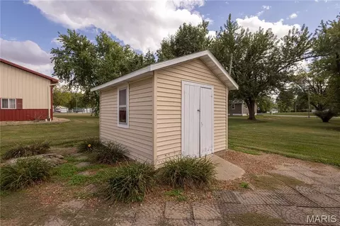 Exterior - 700 Ely St, Perry, MO 63462 photo 7 of 11