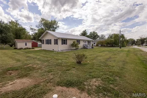 Exterior - 700 Ely St, Perry, MO 63462 photo 4 of 11