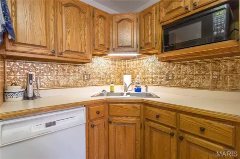 Kitchen - 700 Ely St, Perry, MO 63462 photo 1 of 3