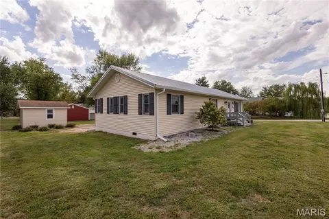 Exterior - 700 Ely St, Perry, MO 63462 photo 5 of 11