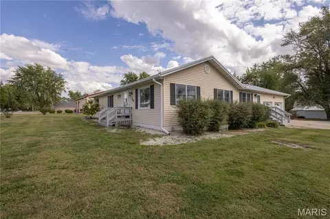 Exterior - 700 Ely St, Perry, MO 63462 photo 2 of 11