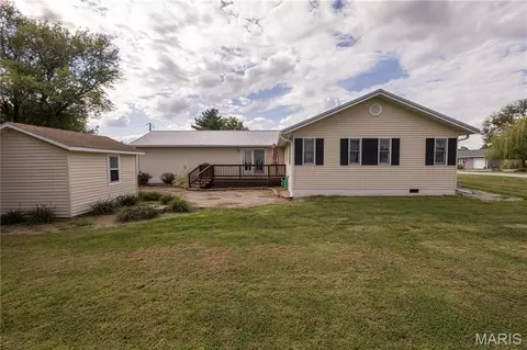 Exterior - 700 Ely St, Perry, MO 63462 photo 6 of 11