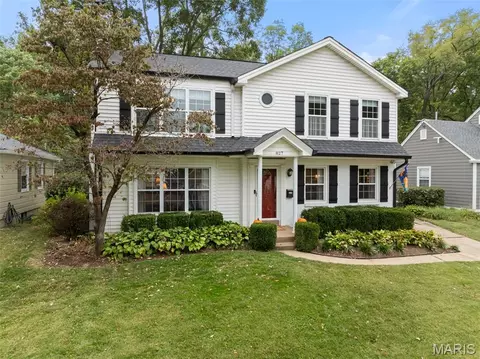 827 Yosemite Dr, Glendale, MO 63122