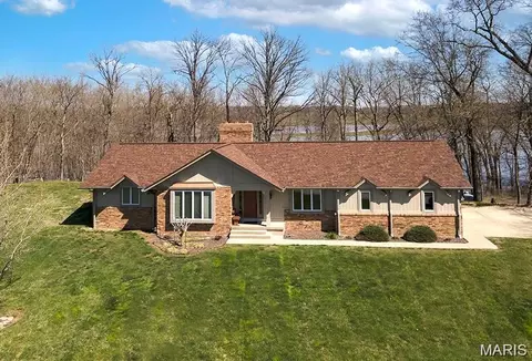 10675 Buckingham Ct, Breese, IL 62230