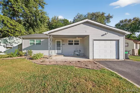 9700 Mark Trl, Fairview Heights, IL 62208