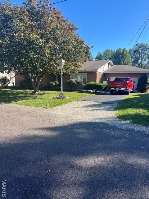 214 W 4th St, Hartford, IL 62048