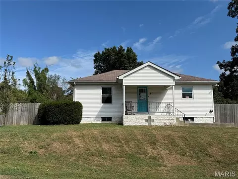 400 Avery Hl, Belleville, IL 62223