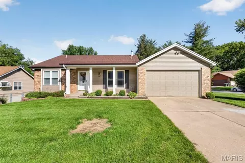 1 Shadowridge Dr, Saint Peters, MO 63376