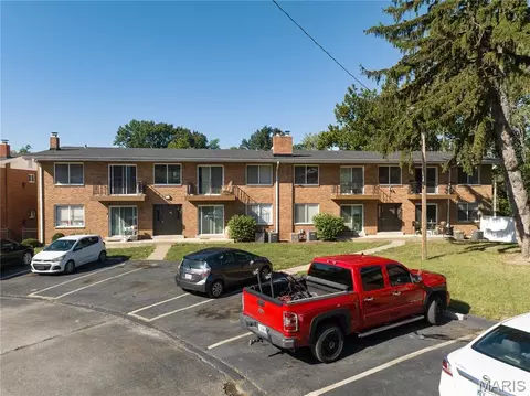Exterior - 4318 Walker Ln, Normandy, MO 63121 photo 9 of 12