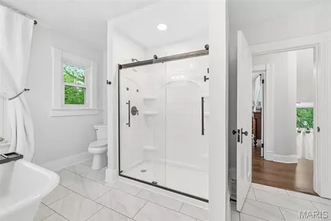 Bath - 921 W 5th St, Washington, MO 63090 photo 5 of 8
