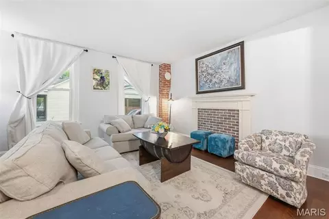Living - 921 W 5th St, Washington, MO 63090 photo 1 of 5
