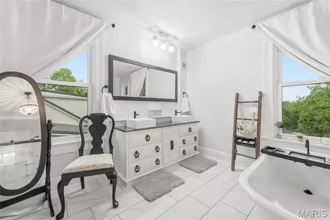Bath - 921 W 5th St, Washington, MO 63090 photo 3 of 8