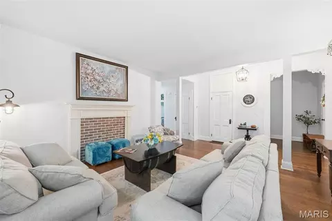 Living - 921 W 5th St, Washington, MO 63090 photo 5 of 5