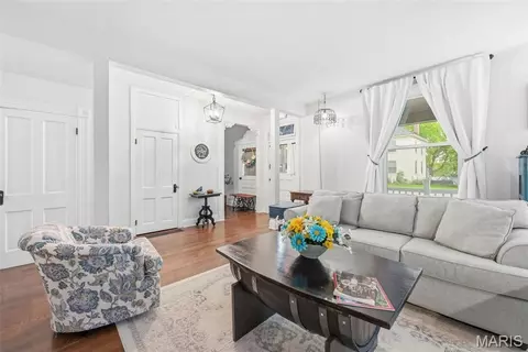 Living - 921 W 5th St, Washington, MO 63090 photo 3 of 5