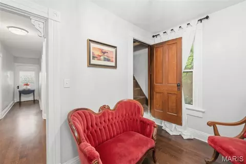 Entry Way - 921 W 5th St, Washington, MO 63090 photo 3 of 3