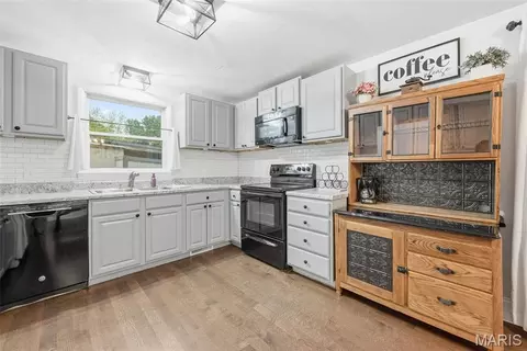 Kitchen - 921 W 5th St, Washington, MO 63090 photo 1 of 2