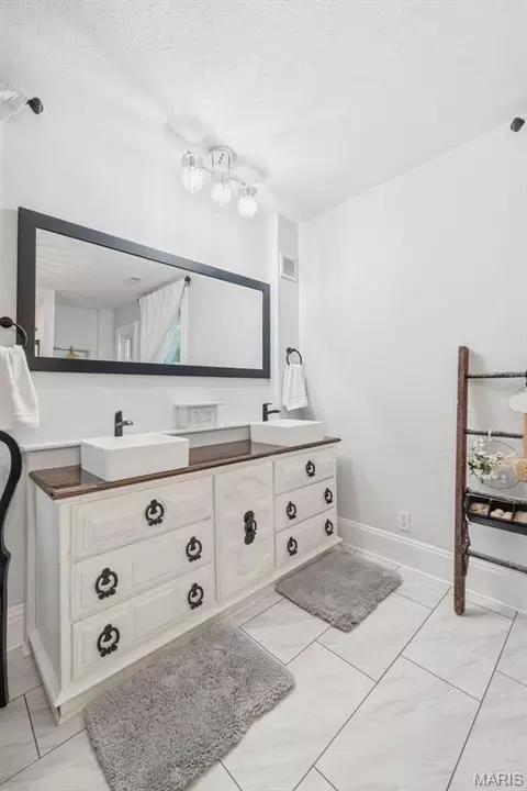 Bath - 921 W 5th St, Washington, MO 63090 photo 6 of 8