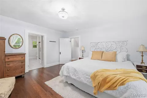 Bedroom - 921 W 5th St, Washington, MO 63090 photo 6 of 10