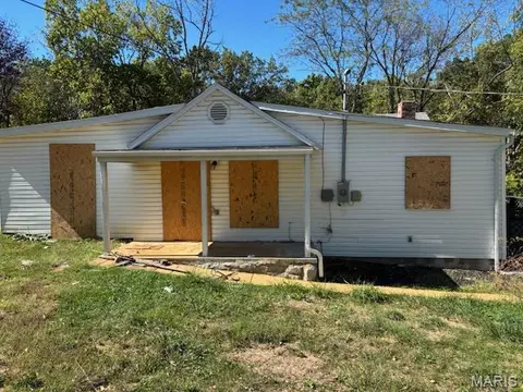 513 W Mineral St, De Soto, MO 63020