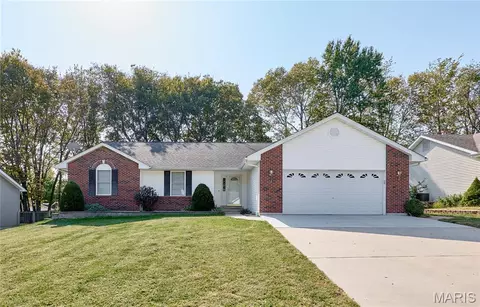 320 Fourbush Ct, Winfield, MO 63389
