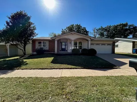 682 Rustic Valley Dr, Ballwin, MO 63021