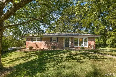 101 Westminster Dr, Collinsville, IL 62234