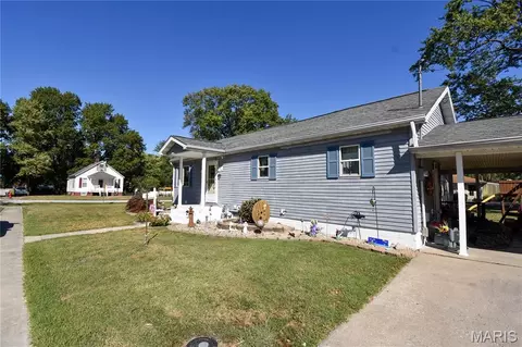 301 Laura St, Gillespie, IL 62033