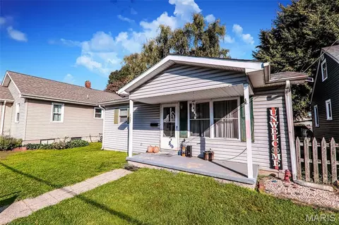107 E 1st St, Hartford, IL 62048