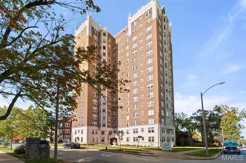 625 S Skinker Dr #103, Saint Louis, MO 63105