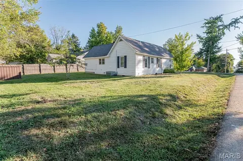 121 Anna St, Saint James, MO 65559