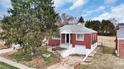 813 Chain Of Rocks Dr, Saint Louis, MO 63137