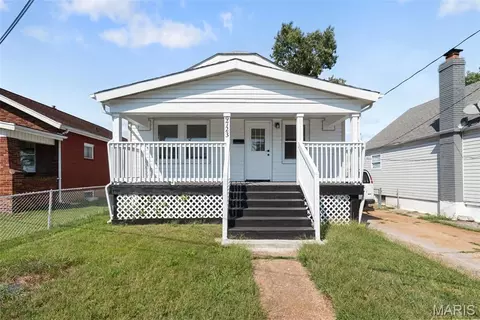9723 Gentry Ave, Saint Louis, MO 63125