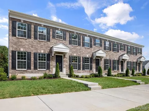 401 Sunset Hollow Dr, Wentzville, MO 63385