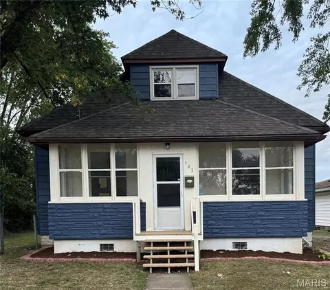 142 E 3rd St, Roxana, IL 62084